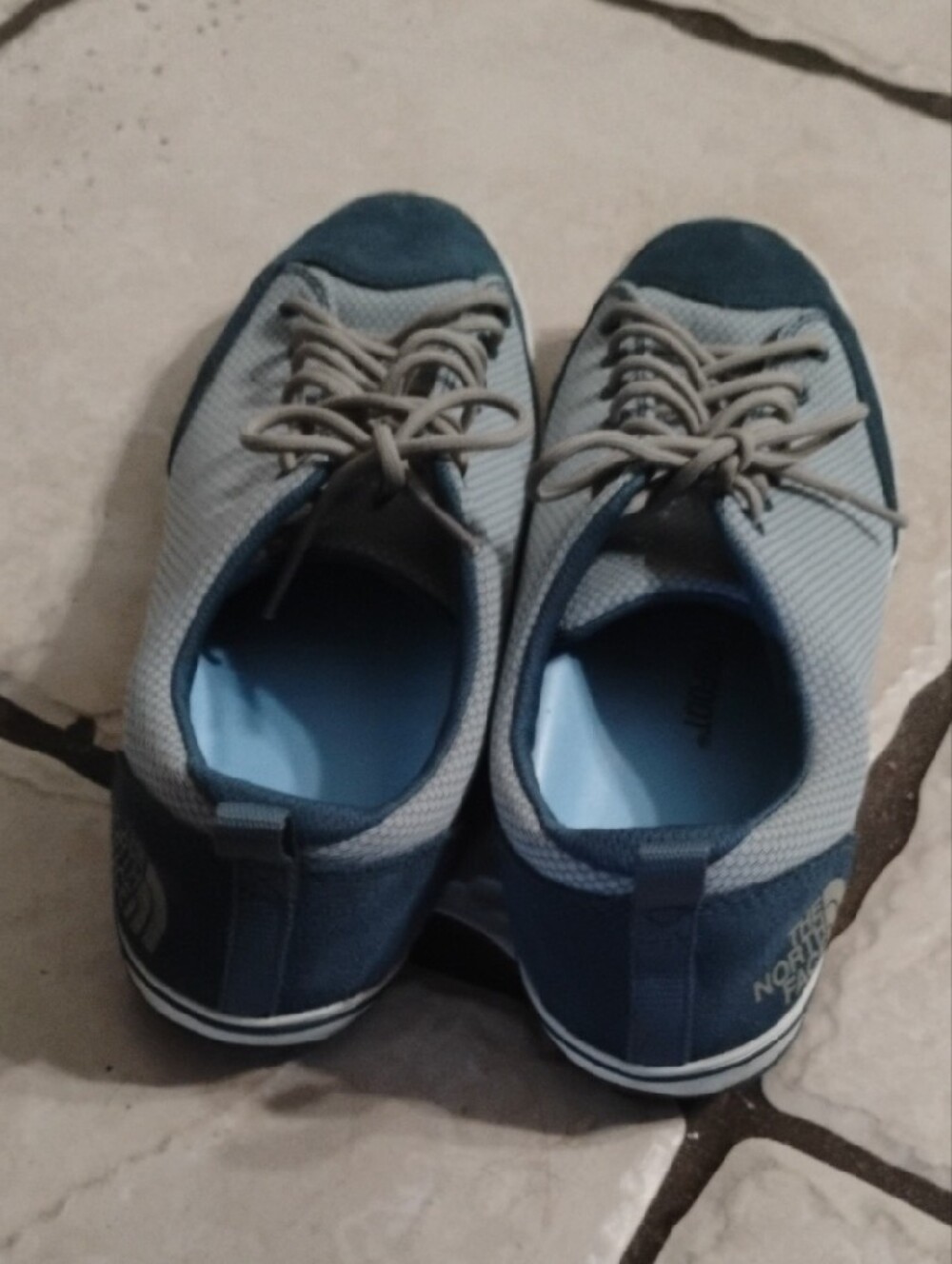 Women's The North Face Tennis Shoes 9.5 - Picture 3 of 6